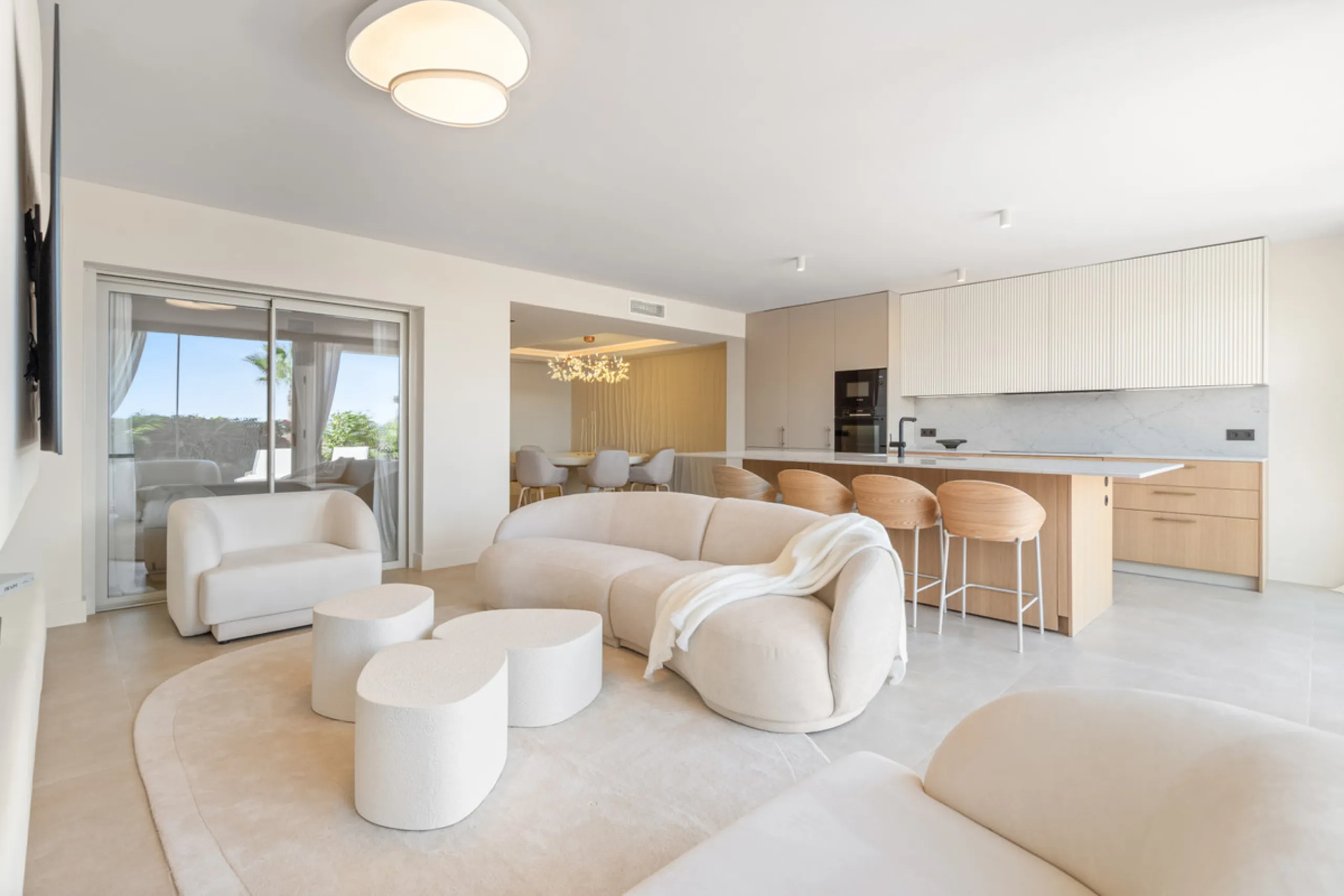 Apartment - Ground Floor Apartment в продаже в Marbella, Málaga. В доме 3 спален и 3 ванных комнат. Площадь дома 170 м²