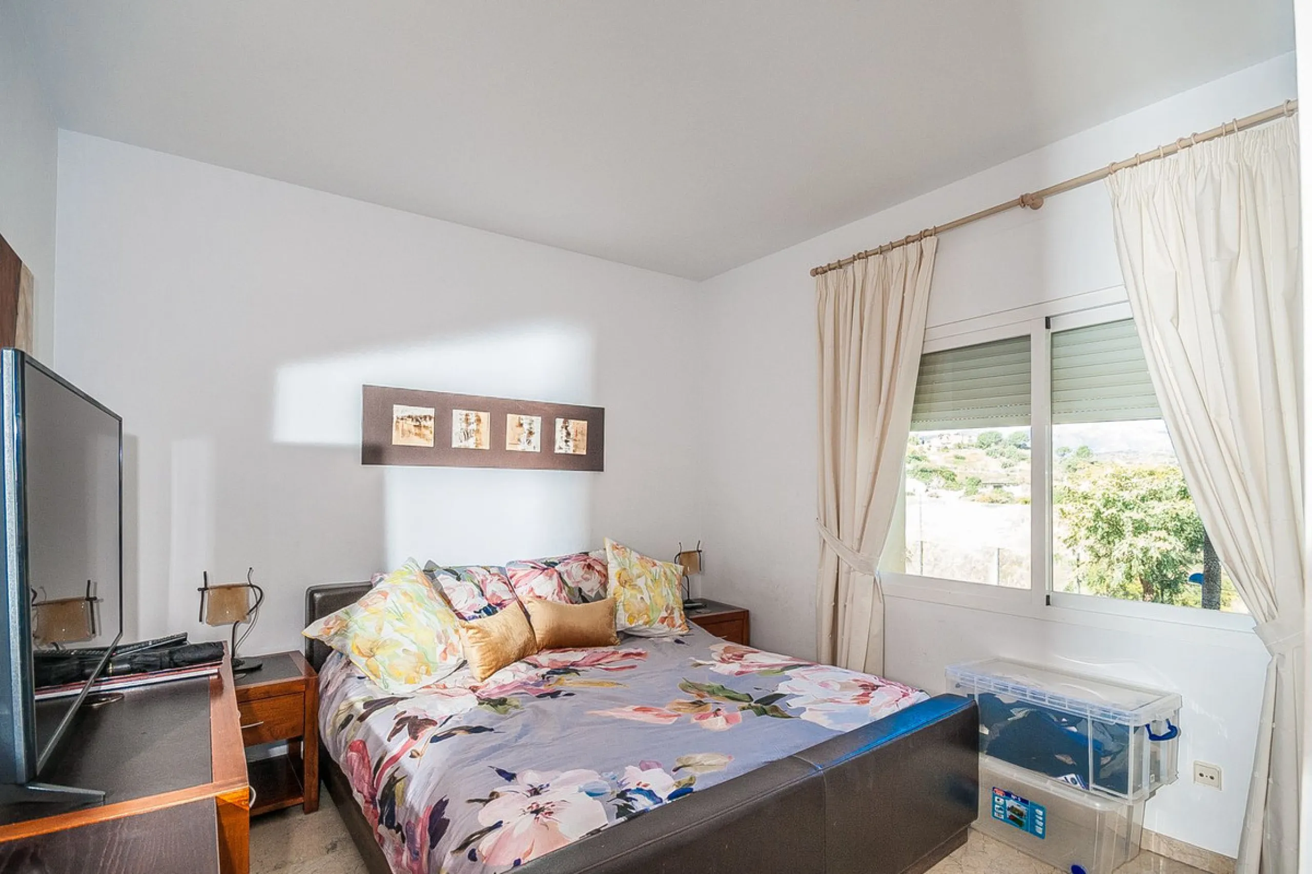 Apartment - Middle Floor Apartment в продаже в Marbella, Málaga. В доме 3 спален и 2 ванных комнат. Площадь дома 140 м²