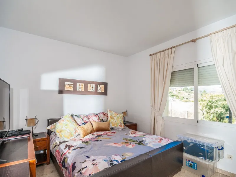 Apartment - Middle Floor Apartment в продаже в Marbella, Málaga. В доме 3 спален и 2 ванных комнат. Площадь дома 140 м²