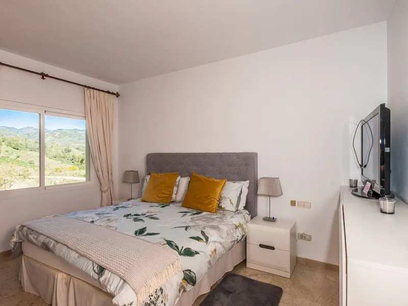 Apartment - Middle Floor Apartment в продаже в Marbella, Málaga. В доме 3 спален и 2 ванных комнат. Площадь дома 140 м²
