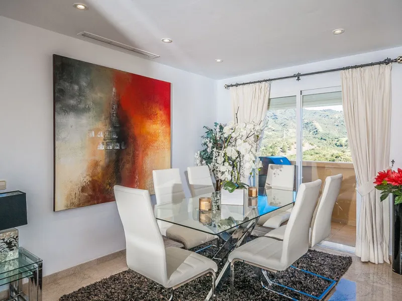 Apartment - Middle Floor Apartment в продаже в Marbella, Málaga. В доме 3 спален и 2 ванных комнат. Площадь дома 140 м²