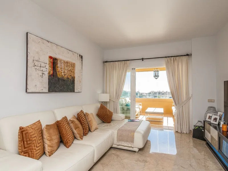 Apartment - Middle Floor Apartment в продаже в Marbella, Málaga. В доме 3 спален и 2 ванных комнат. Площадь дома 140 м²