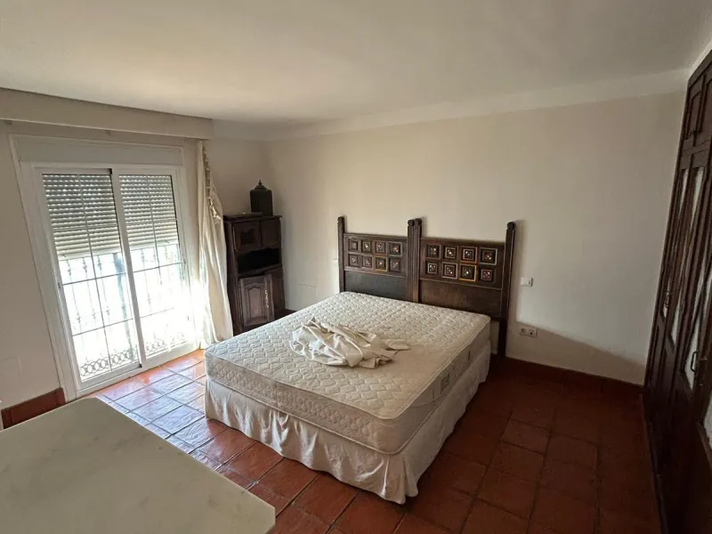 Elegant Townhouse  – A Tranquil Residential Oasis