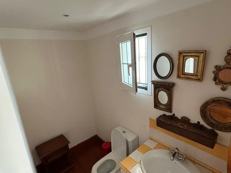 Elegant Townhouse  – A Tranquil Residential Oasis