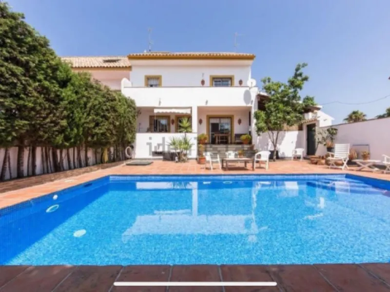 Elegant Townhouse  – A Tranquil Residential Oasis