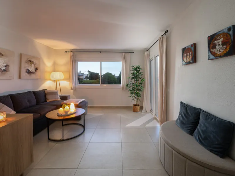 NEW TOWNHOUSE LOCATED IN THE EXCLUSIVE AREA OF MIRAFLORES, JUST 50 METERS FROM THE BEACH – WITH TOURIST LICENSE!!!