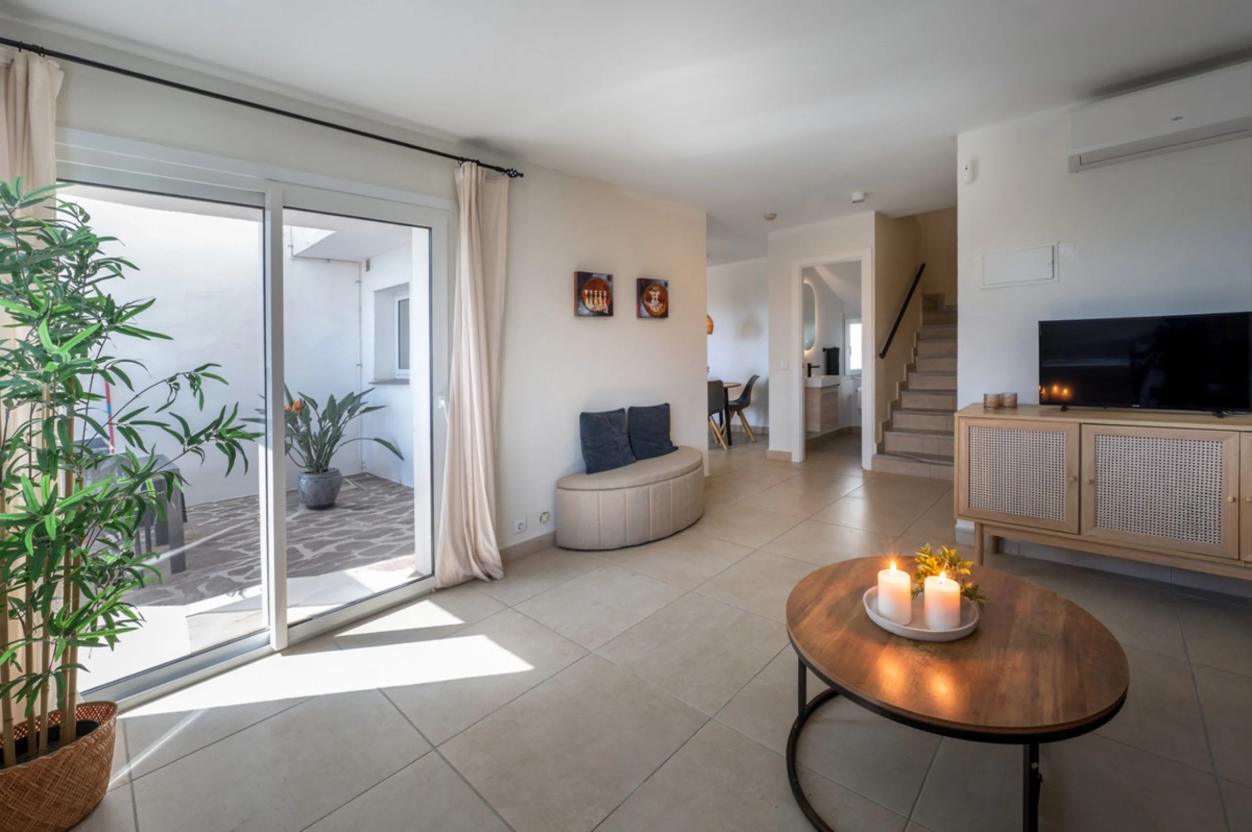 NEW TOWNHOUSE LOCATED IN THE EXCLUSIVE AREA OF MIRAFLORES, JUST 50 METERS FROM THE BEACH – WITH TOURIST LICENSE!!!