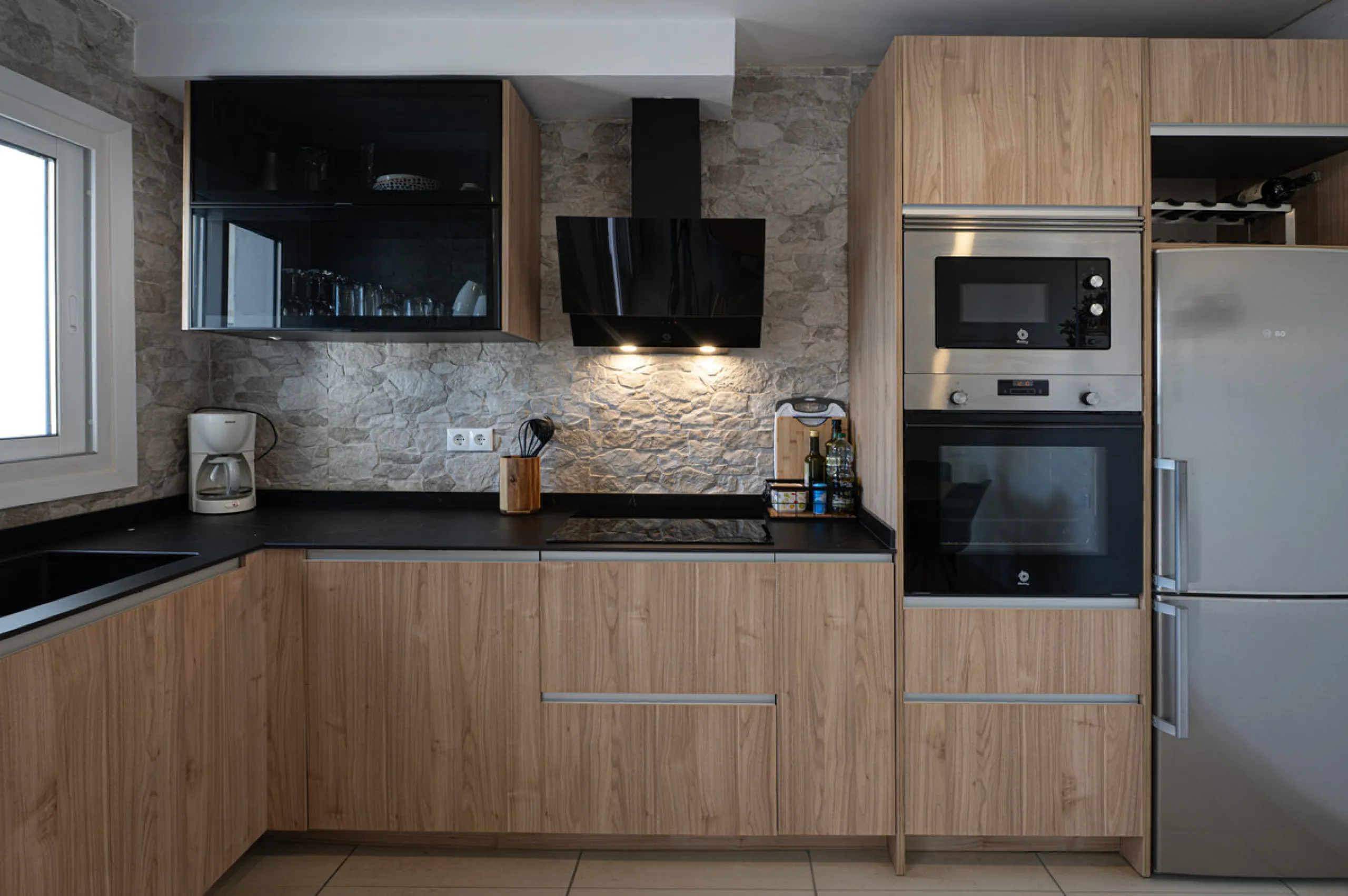 NEW TOWNHOUSE LOCATED IN THE EXCLUSIVE AREA OF MIRAFLORES, JUST 50 METERS FROM THE BEACH – WITH TOURIST LICENSE!!!