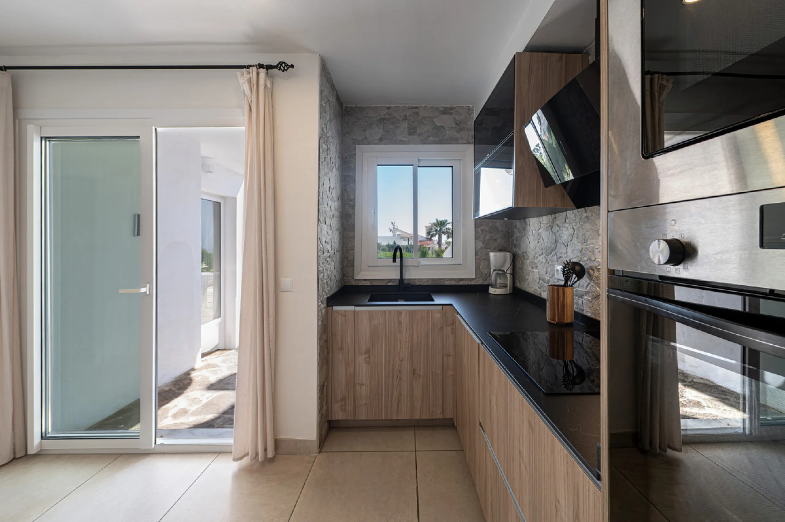NEW TOWNHOUSE LOCATED IN THE EXCLUSIVE AREA OF MIRAFLORES, JUST 50 METERS FROM THE BEACH – WITH TOURIST LICENSE!!!