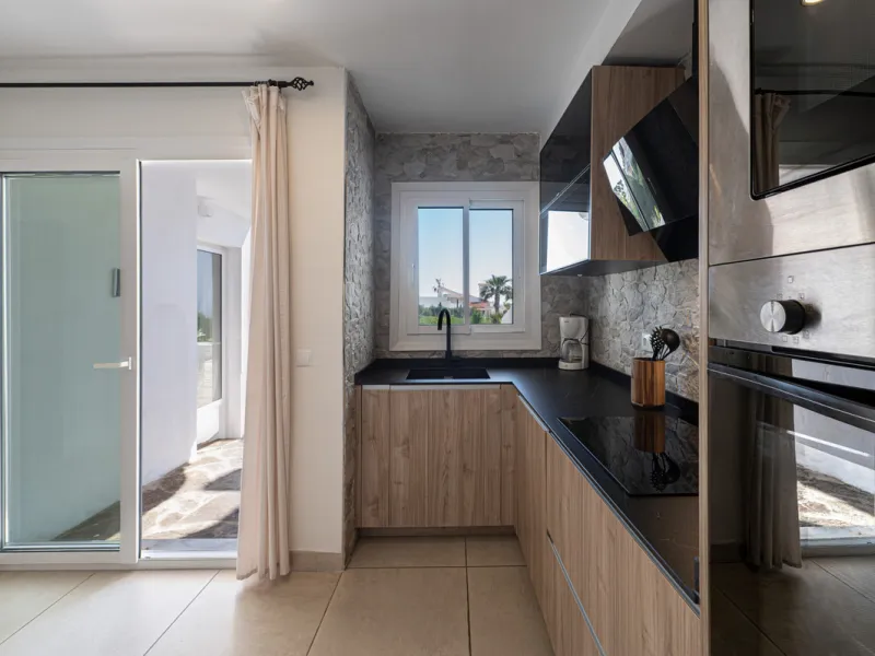NEW TOWNHOUSE LOCATED IN THE EXCLUSIVE AREA OF MIRAFLORES, JUST 50 METERS FROM THE BEACH – WITH TOURIST LICENSE!!!