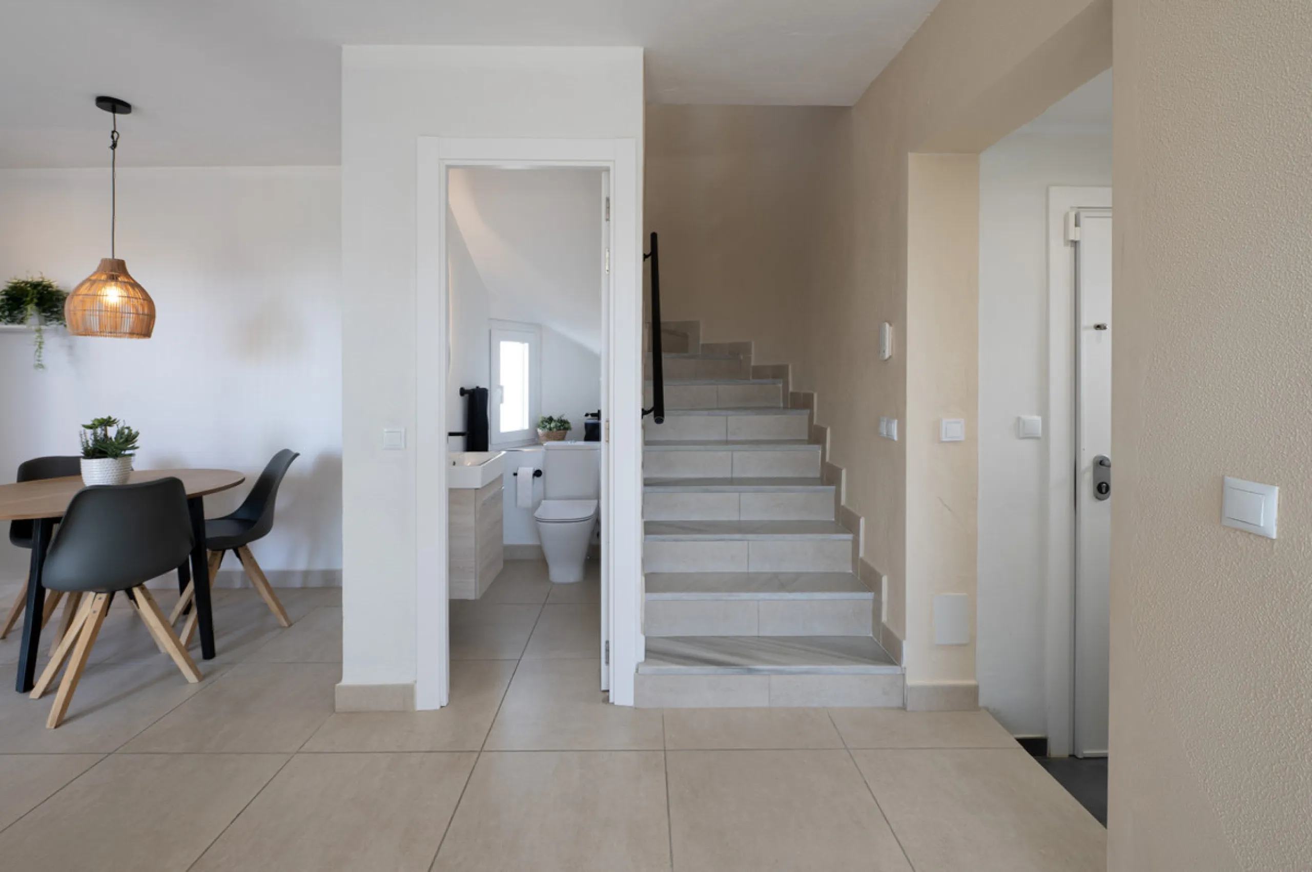 NEW TOWNHOUSE LOCATED IN THE EXCLUSIVE AREA OF MIRAFLORES, JUST 50 METERS FROM THE BEACH – WITH TOURIST LICENSE!!!