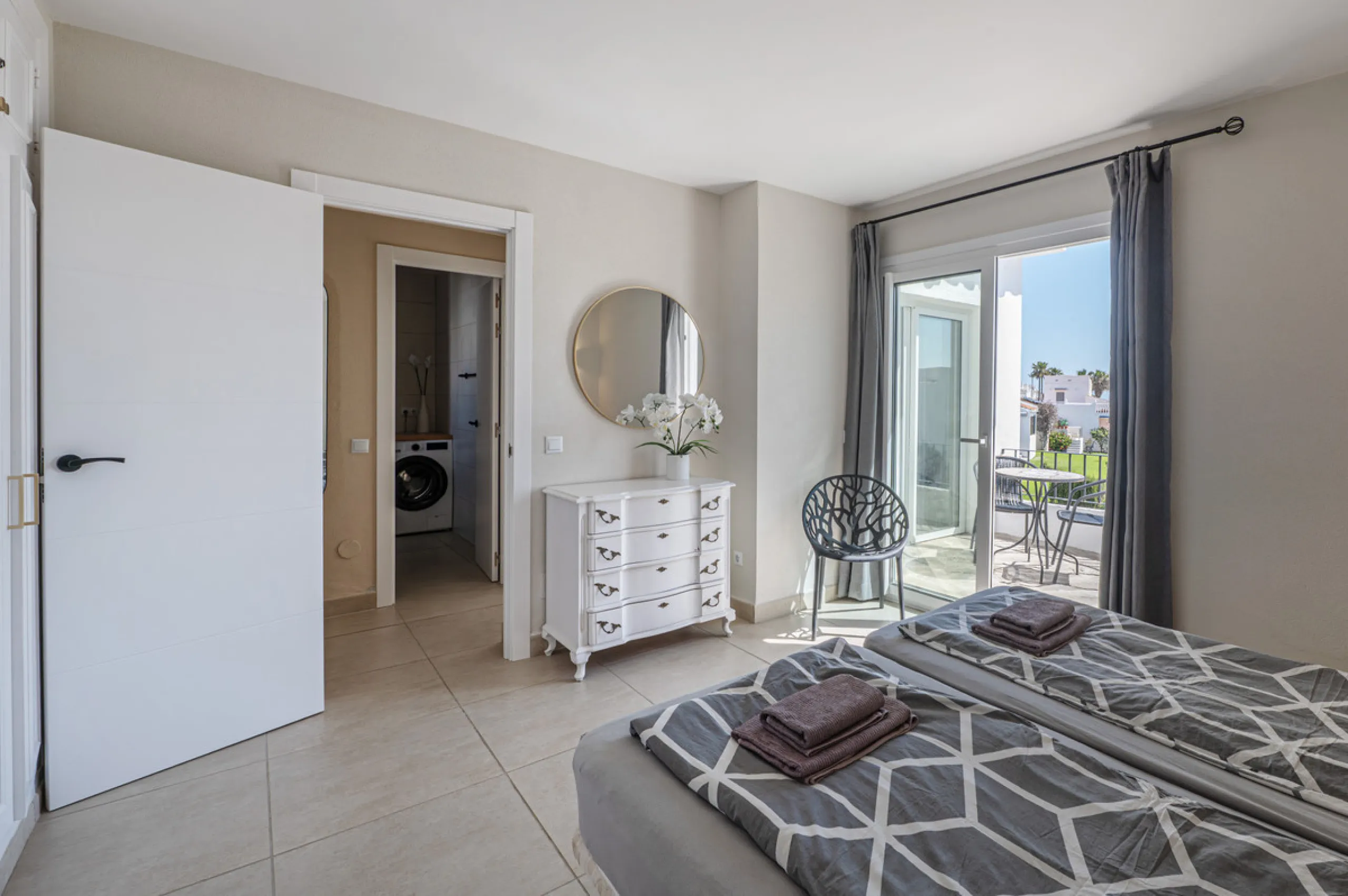 NEW TOWNHOUSE LOCATED IN THE EXCLUSIVE AREA OF MIRAFLORES, JUST 50 METERS FROM THE BEACH – WITH TOURIST LICENSE!!!