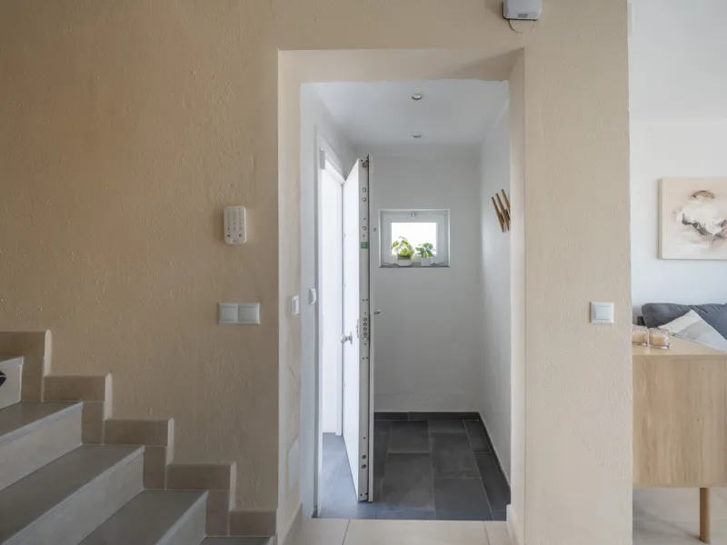 NEW TOWNHOUSE LOCATED IN THE EXCLUSIVE AREA OF MIRAFLORES, JUST 50 METERS FROM THE BEACH – WITH TOURIST LICENSE!!!