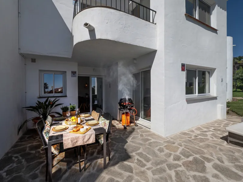 NEW TOWNHOUSE LOCATED IN THE EXCLUSIVE AREA OF MIRAFLORES, JUST 50 METERS FROM THE BEACH – WITH TOURIST LICENSE!!!