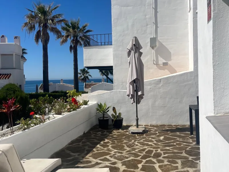 NEW TOWNHOUSE LOCATED IN THE EXCLUSIVE AREA OF MIRAFLORES, JUST 50 METERS FROM THE BEACH – WITH TOURIST LICENSE!!!
