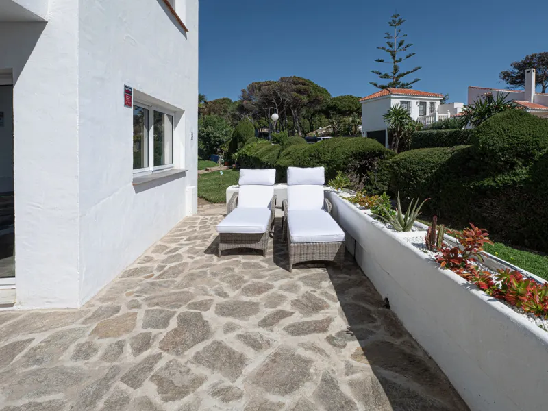 NEW TOWNHOUSE LOCATED IN THE EXCLUSIVE AREA OF MIRAFLORES, JUST 50 METERS FROM THE BEACH – WITH TOURIST LICENSE!!!