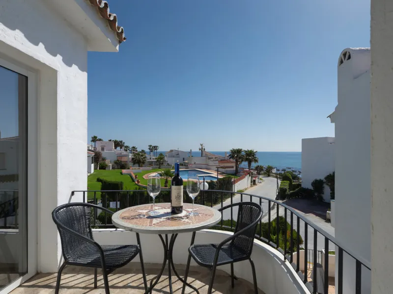 NEW TOWNHOUSE LOCATED IN THE EXCLUSIVE AREA OF MIRAFLORES, JUST 50 METERS FROM THE BEACH – WITH TOURIST LICENSE!!!