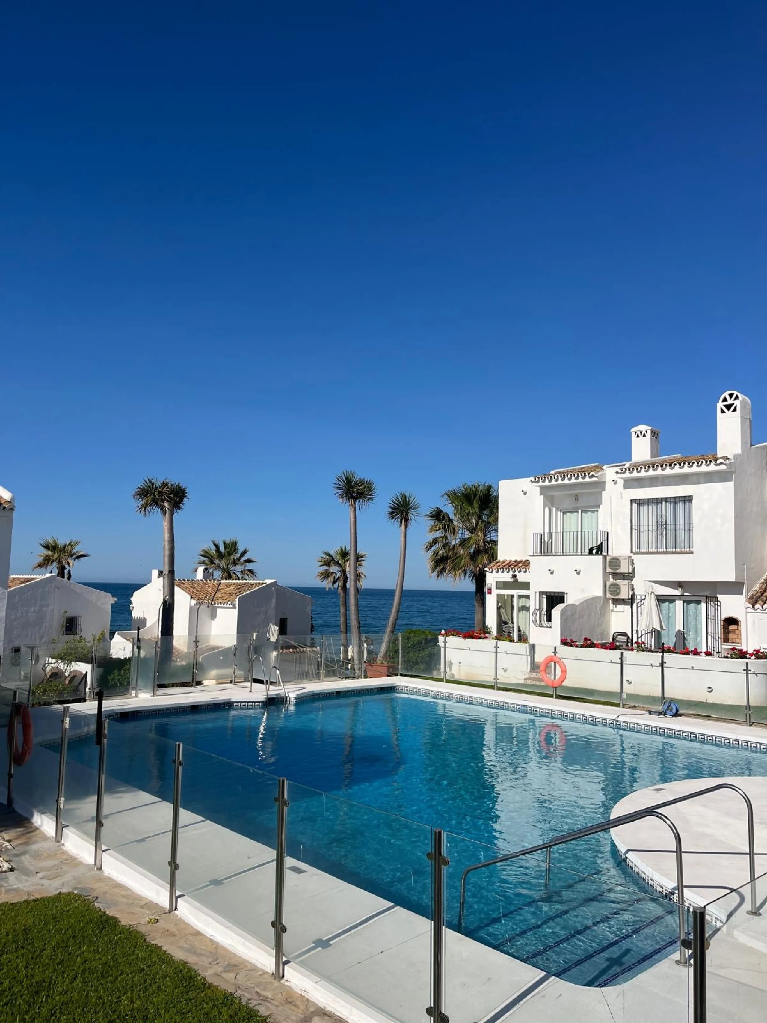 NEW TOWNHOUSE LOCATED IN THE EXCLUSIVE AREA OF MIRAFLORES, JUST 50 METERS FROM THE BEACH – WITH TOURIST LICENSE!!!