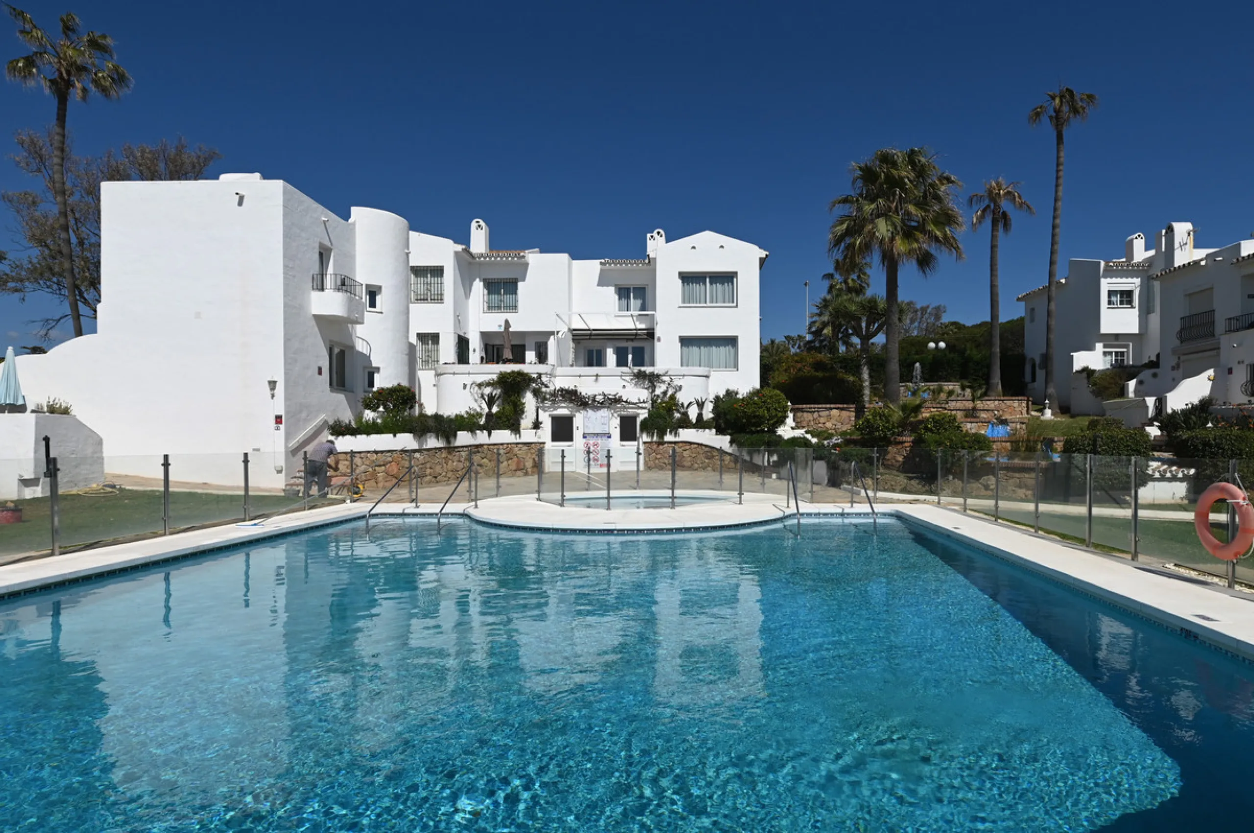 NEW TOWNHOUSE LOCATED IN THE EXCLUSIVE AREA OF MIRAFLORES, JUST 50 METERS FROM THE BEACH – WITH TOURIST LICENSE!!!