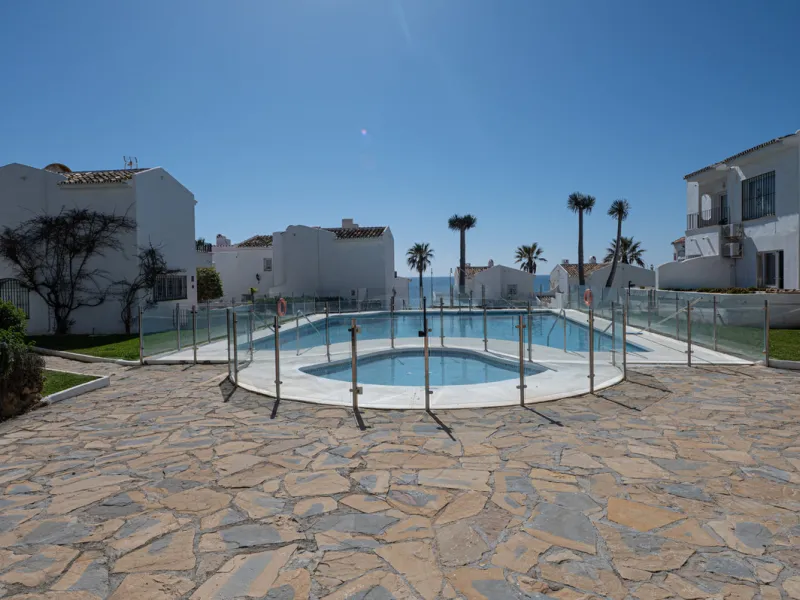 NEW TOWNHOUSE LOCATED IN THE EXCLUSIVE AREA OF MIRAFLORES, JUST 50 METERS FROM THE BEACH – WITH TOURIST LICENSE!!!