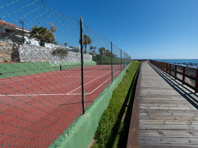 NEW TOWNHOUSE LOCATED IN THE EXCLUSIVE AREA OF MIRAFLORES, JUST 50 METERS FROM THE BEACH – WITH TOURIST LICENSE!!!