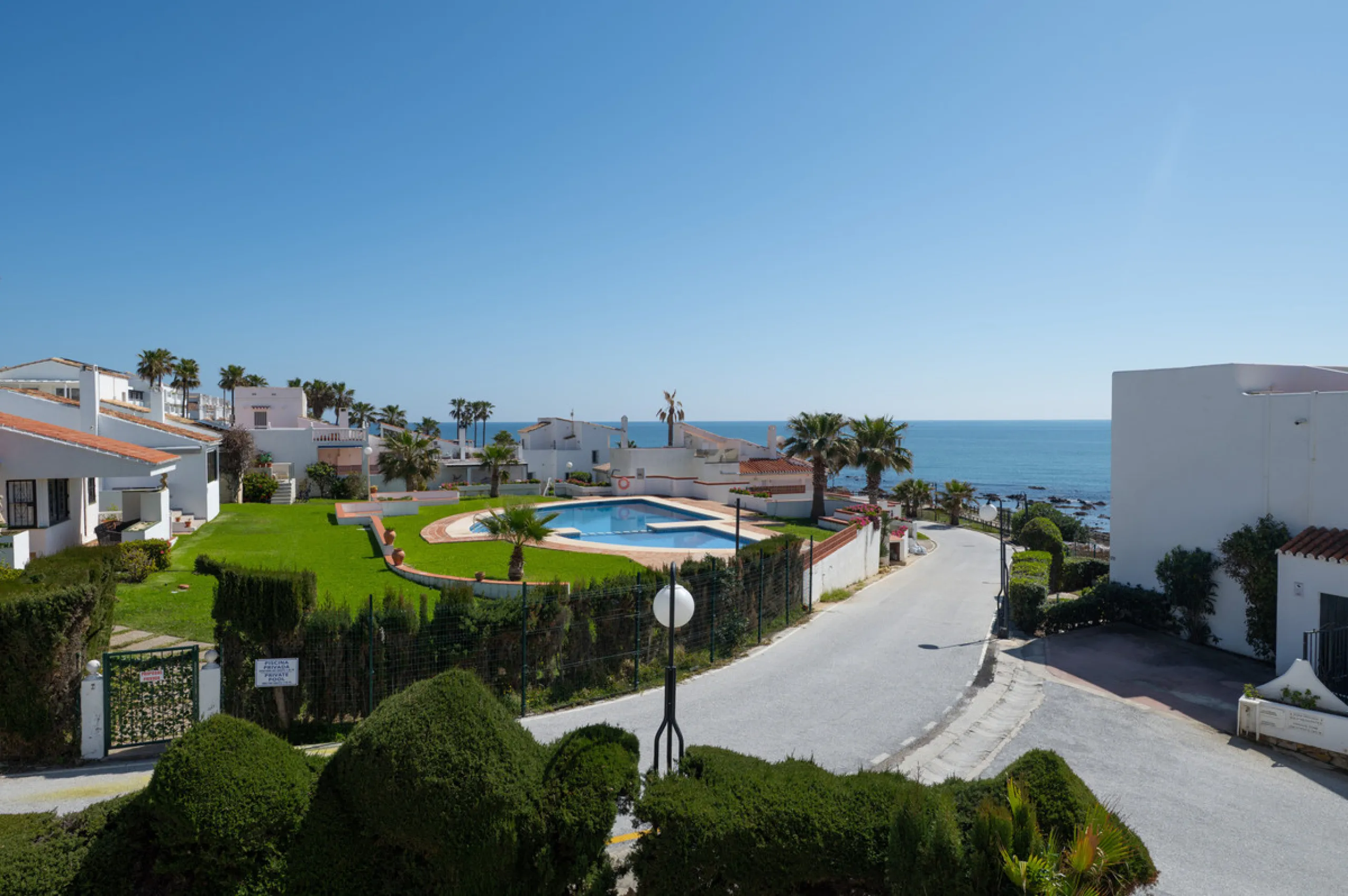 NEW TOWNHOUSE LOCATED IN THE EXCLUSIVE AREA OF MIRAFLORES, JUST 50 METERS FROM THE BEACH – WITH TOURIST LICENSE!!!