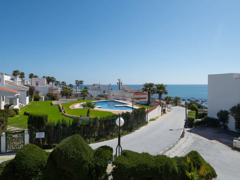 NEW TOWNHOUSE LOCATED IN THE EXCLUSIVE AREA OF MIRAFLORES, JUST 50 METERS FROM THE BEACH – WITH TOURIST LICENSE!!!