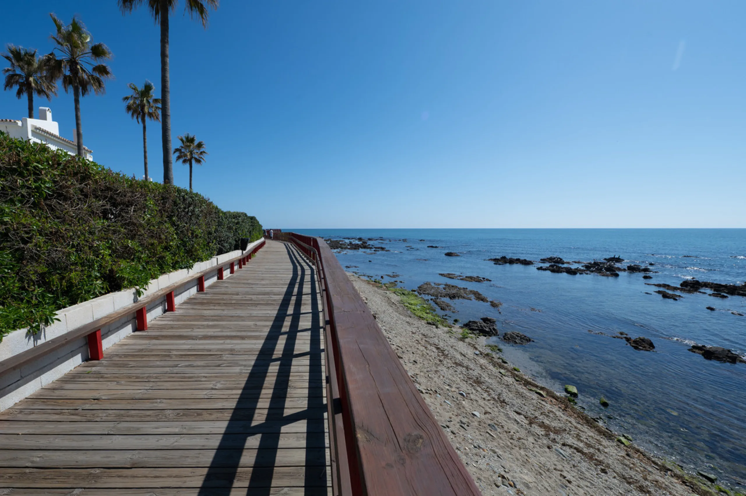 NEW TOWNHOUSE LOCATED IN THE EXCLUSIVE AREA OF MIRAFLORES, JUST 50 METERS FROM THE BEACH – WITH TOURIST LICENSE!!!