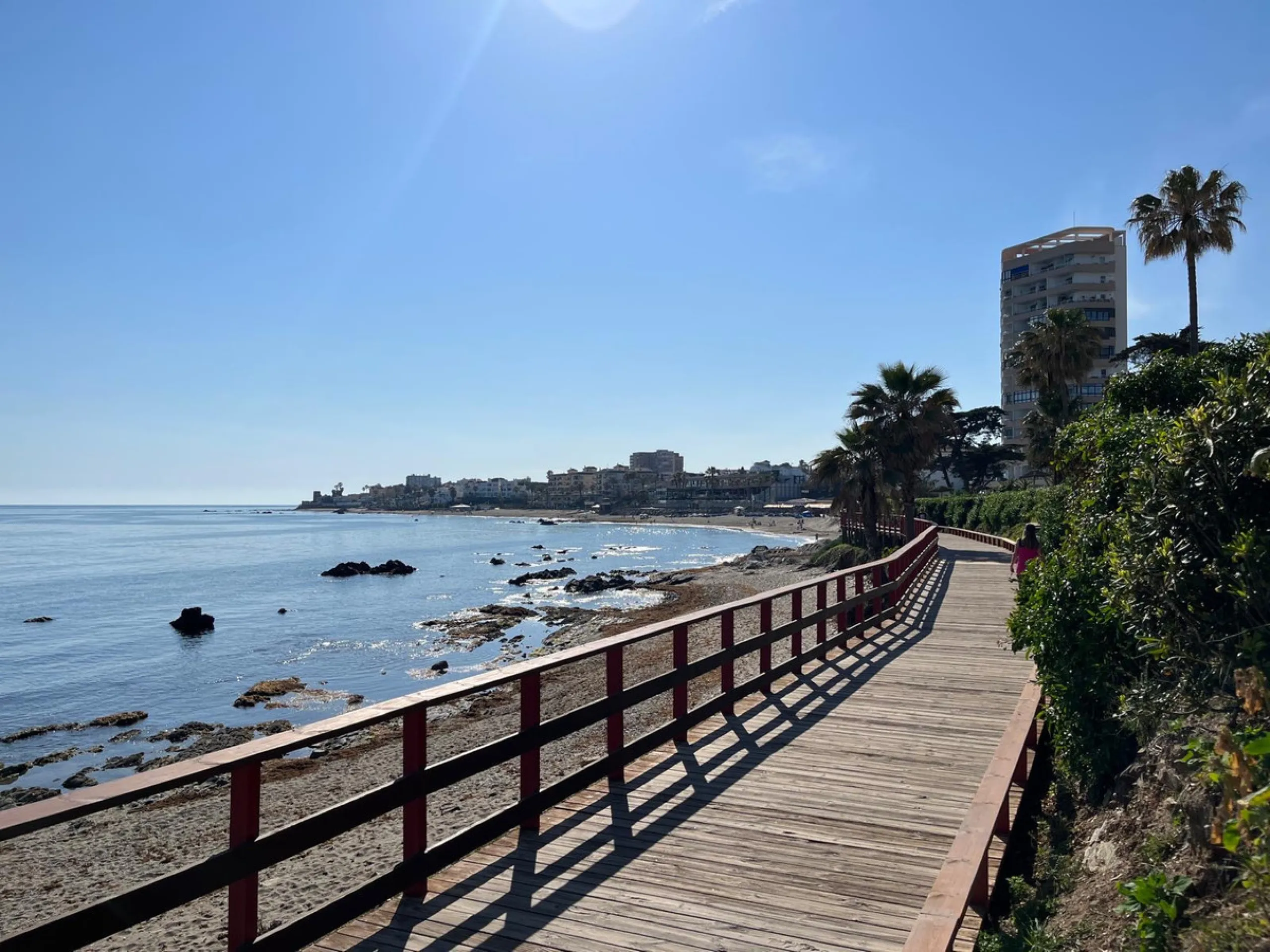 NEW TOWNHOUSE LOCATED IN THE EXCLUSIVE AREA OF MIRAFLORES, JUST 50 METERS FROM THE BEACH – WITH TOURIST LICENSE!!!