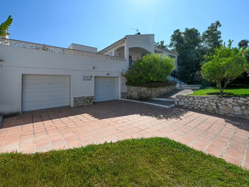 **Beautiful One-Level Villa with Private Pool – Fuengirola / Cerros del Águila**