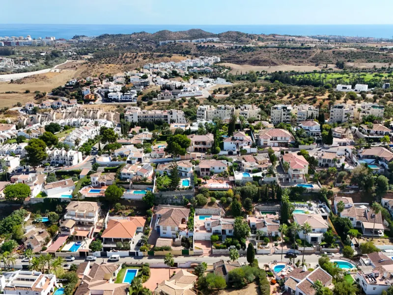 **Beautiful One-Level Villa with Private Pool – Fuengirola / Cerros del Águila**
