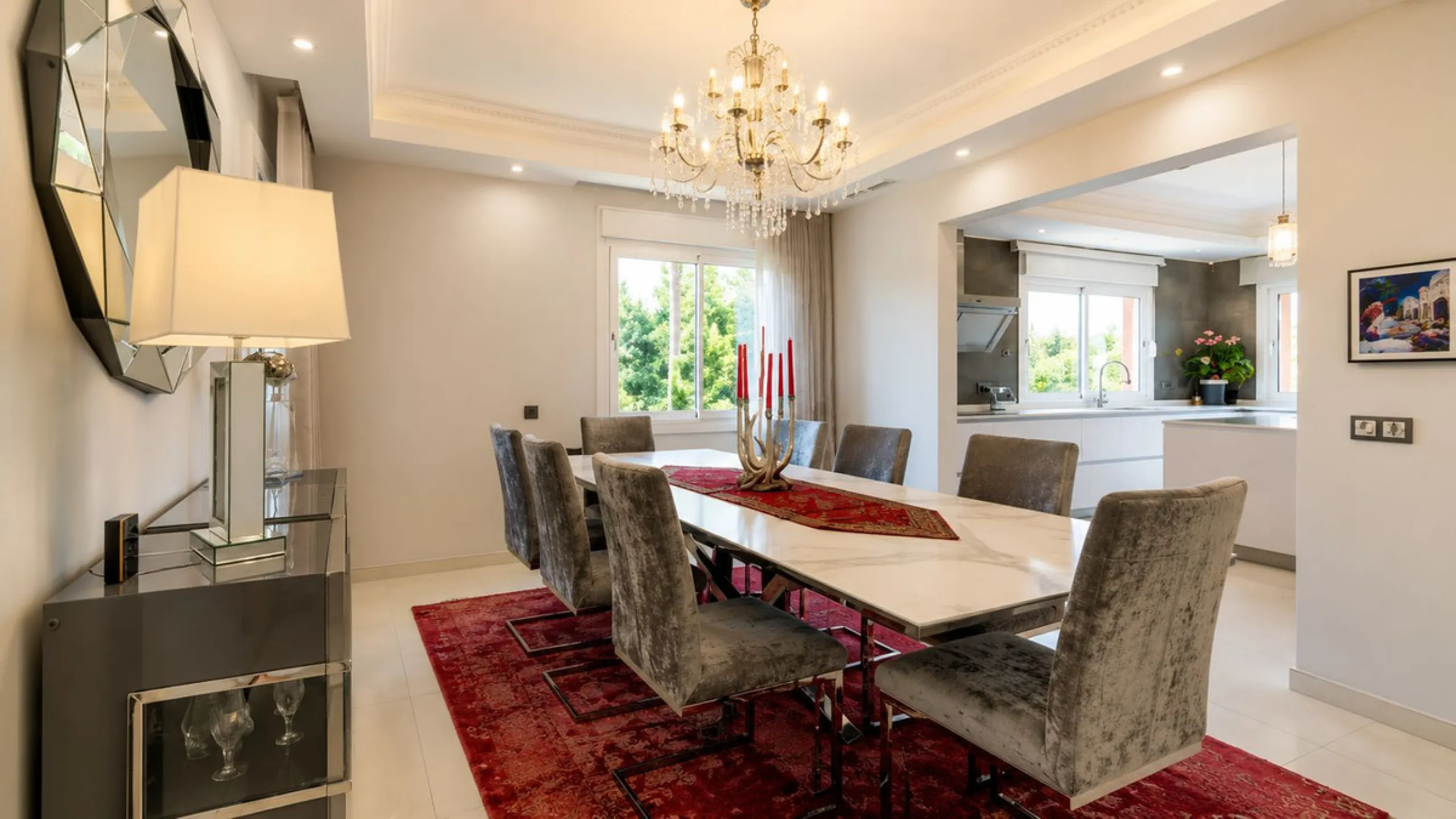 Beautiful Andalucian style modern villa located on the border of El Paraiso and Benahavis, La Alqueria, close to both El Paraiso and Atalaya golf courses.