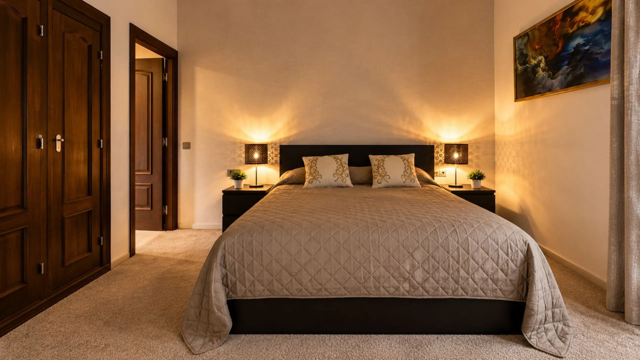 Beautiful Andalucian style modern villa located on the border of El Paraiso and Benahavis, La Alqueria, close to both El Paraiso and Atalaya golf courses.