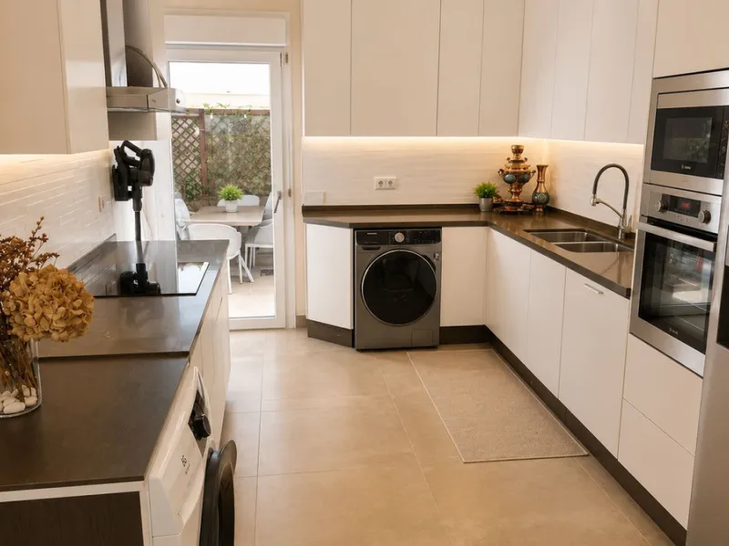 Beautiful Andalucian style modern villa located on the border of El Paraiso and Benahavis, La Alqueria, close to both El Paraiso and Atalaya golf courses.