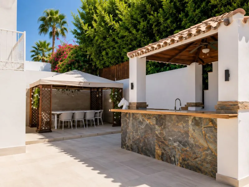Beautiful Andalucian style modern villa located on the border of El Paraiso and Benahavis, La Alqueria, close to both El Paraiso and Atalaya golf courses.