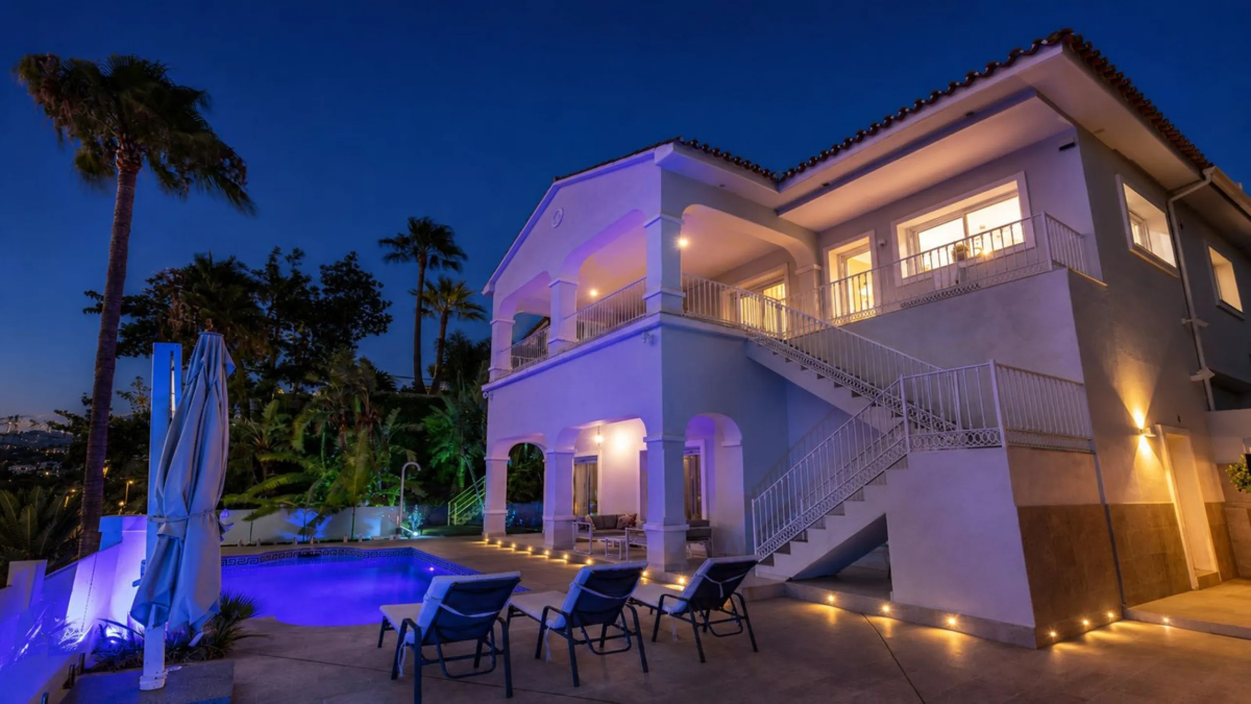 Beautiful Andalucian style modern villa located on the border of El Paraiso and Benahavis, La Alqueria, close to both El Paraiso and Atalaya golf courses.