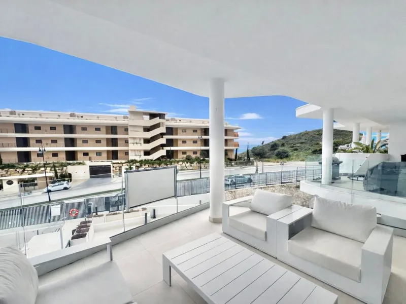 Apartment - Middle Floor Apartment в продаже в Fuengirola, Málaga. В доме 3 спален и 2 ванных комнат. Площадь дома 92 м²