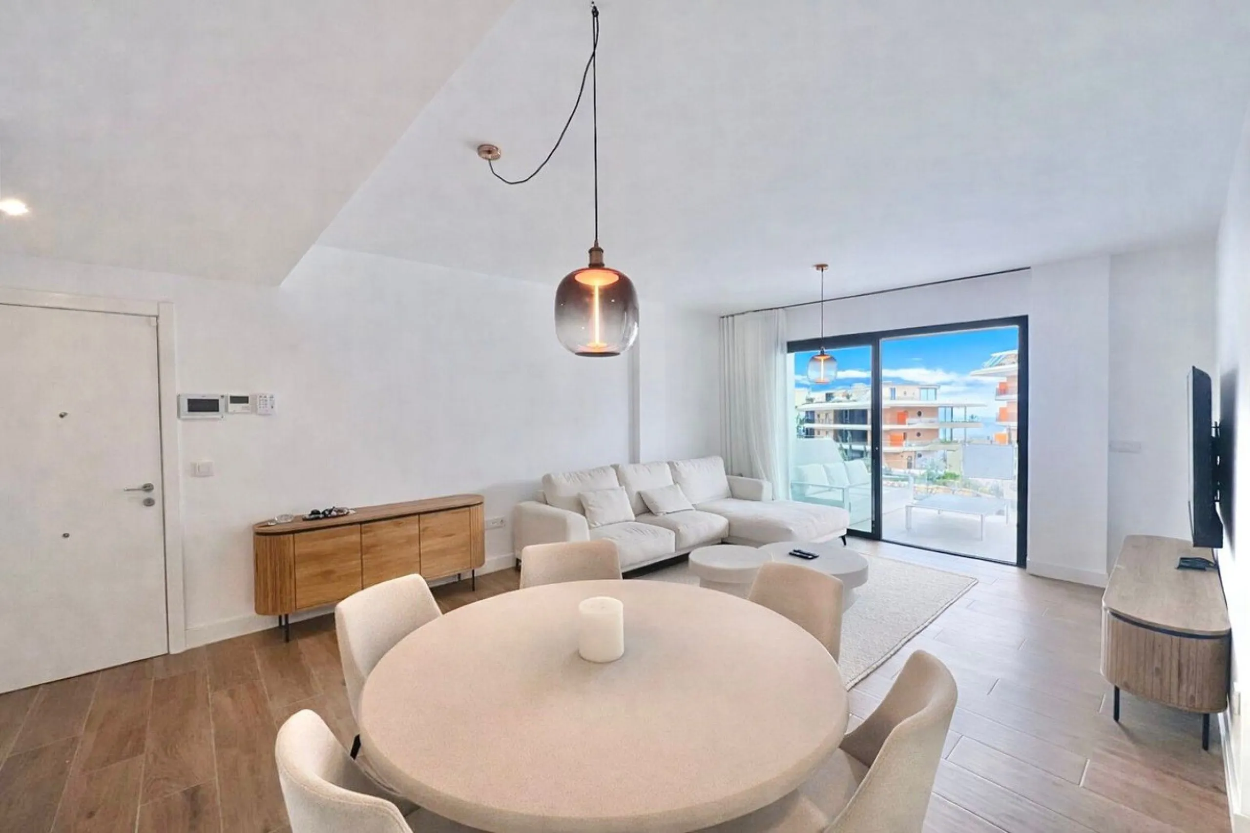Apartment - Middle Floor Apartment в продаже в Fuengirola, Málaga. В доме 3 спален и 2 ванных комнат. Площадь дома 92 м²