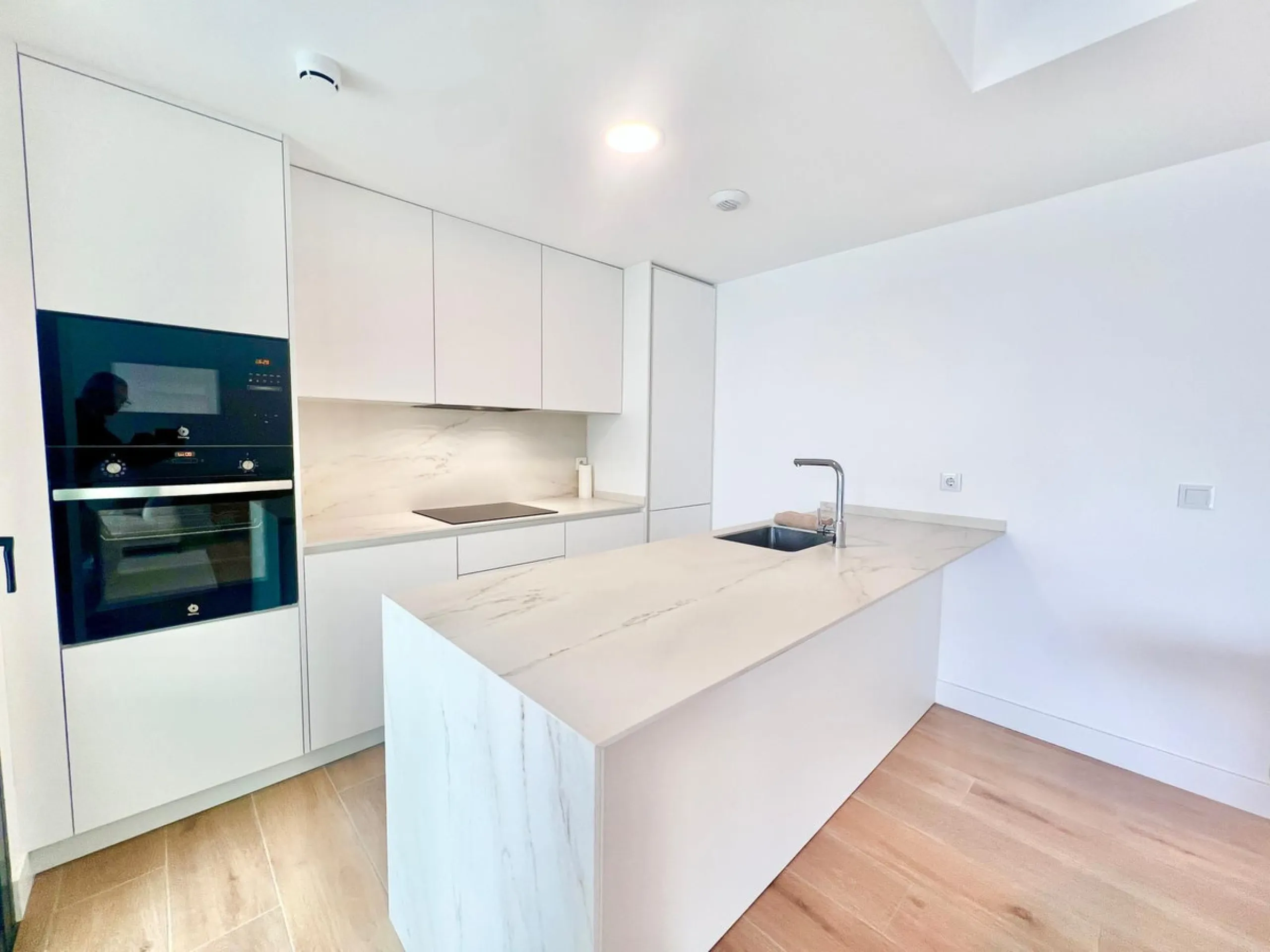 Apartment - Middle Floor Apartment в продаже в Fuengirola, Málaga. В доме 3 спален и 2 ванных комнат. Площадь дома 92 м²