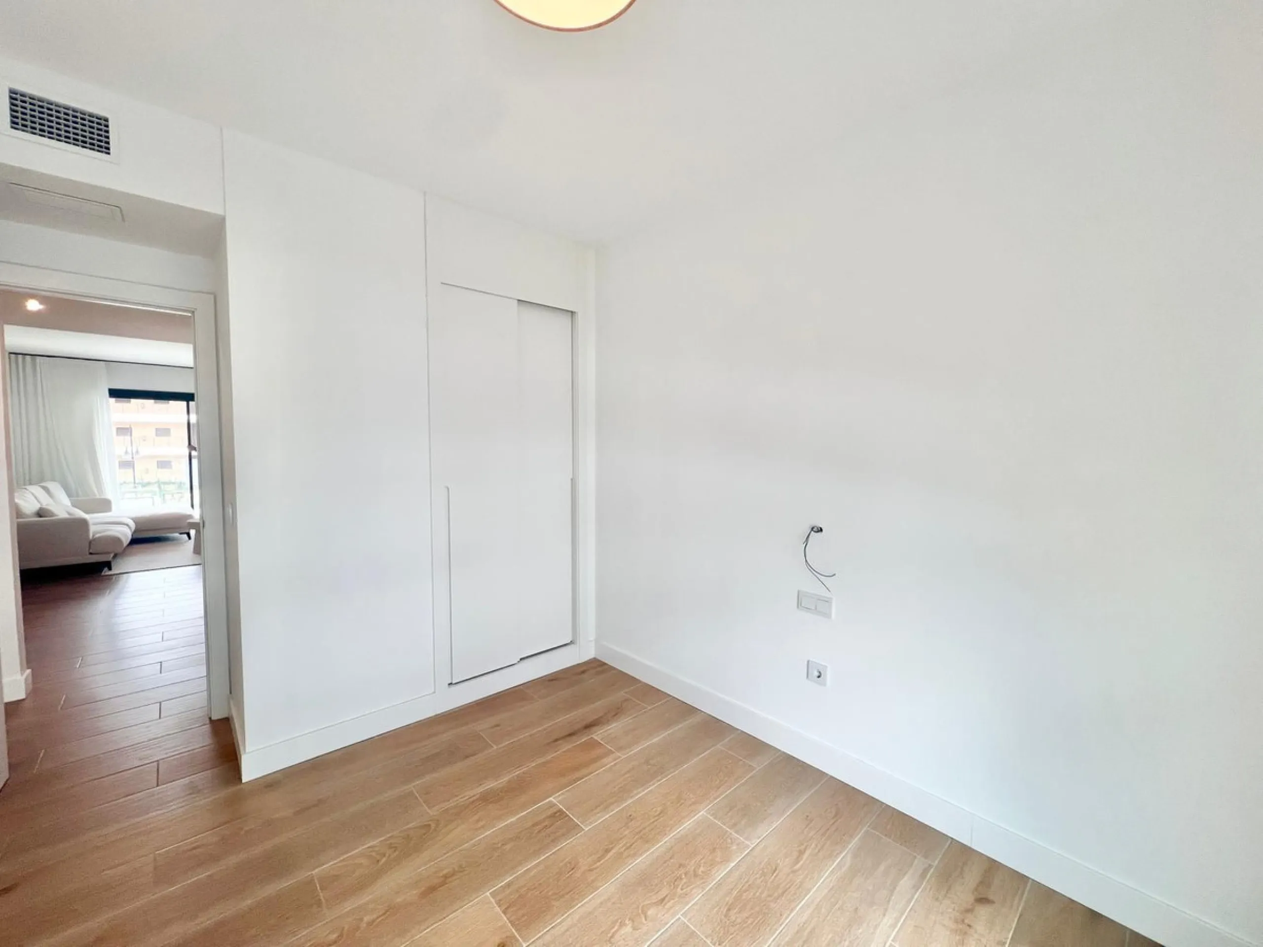 Apartment - Middle Floor Apartment в продаже в Fuengirola, Málaga. В доме 3 спален и 2 ванных комнат. Площадь дома 92 м²