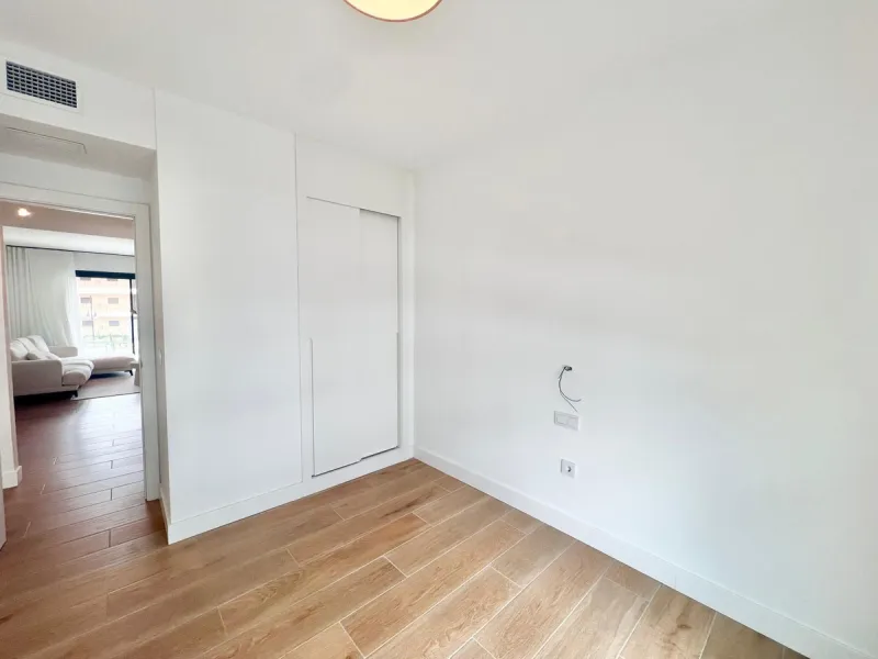 Apartment - Middle Floor Apartment в продаже в Fuengirola, Málaga. В доме 3 спален и 2 ванных комнат. Площадь дома 92 м²