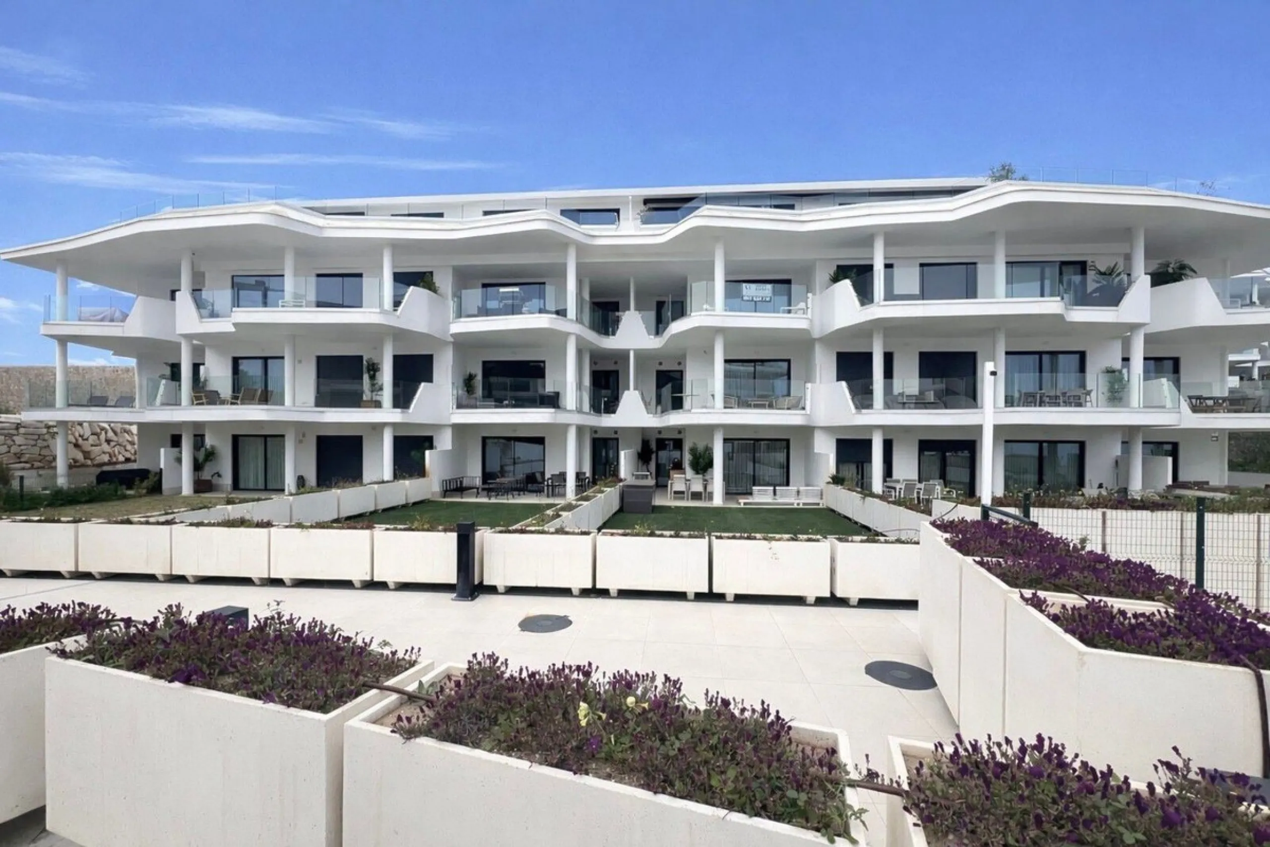 Apartment - Middle Floor Apartment в продаже в Fuengirola, Málaga. В доме 3 спален и 2 ванных комнат. Площадь дома 92 м²