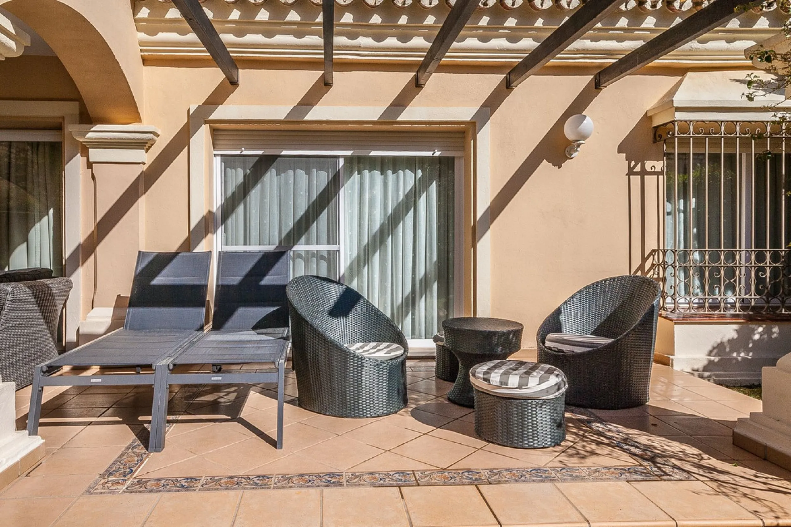 Discover your dream retreat in this stunning garden apartment, ideally situated just a short stroll from vibrant shops and the pristine beach. Nestled within a fully gated community, residents enjoy access to four sparkling swimming pools and lush tropica