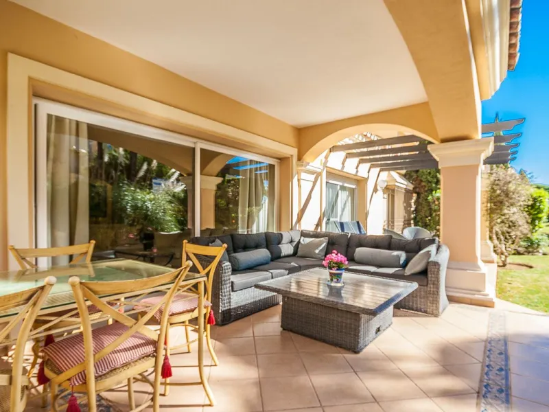 Discover your dream retreat in this stunning garden apartment, ideally situated just a short stroll from vibrant shops and the pristine beach. Nestled within a fully gated community, residents enjoy access to four sparkling swimming pools and lush tropica