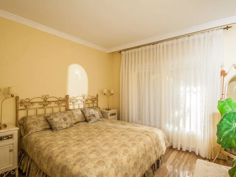 Discover your dream retreat in this stunning garden apartment, ideally situated just a short stroll from vibrant shops and the pristine beach. Nestled within a fully gated community, residents enjoy access to four sparkling swimming pools and lush tropica