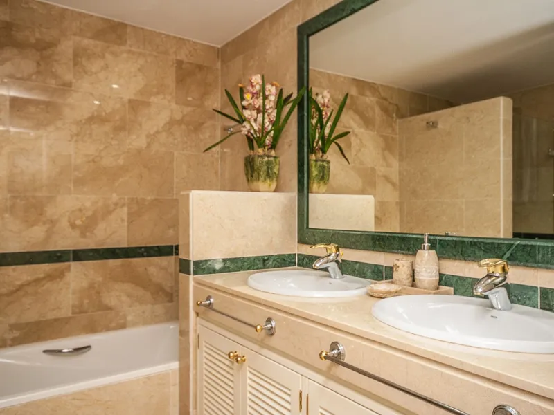 Discover your dream retreat in this stunning garden apartment, ideally situated just a short stroll from vibrant shops and the pristine beach. Nestled within a fully gated community, residents enjoy access to four sparkling swimming pools and lush tropica