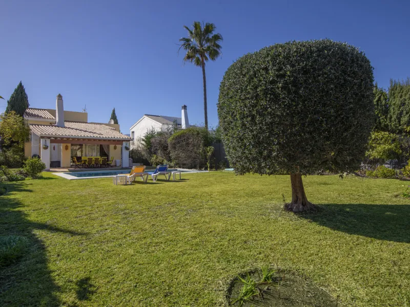 This beautifully presented villa is set within a small, secure gated community, offering privacy, peace of mind, and a wonderful sense of exclusivity. Boasting beautiful sea and golf views, the property enjoys a tranquil setting while remaining convenient