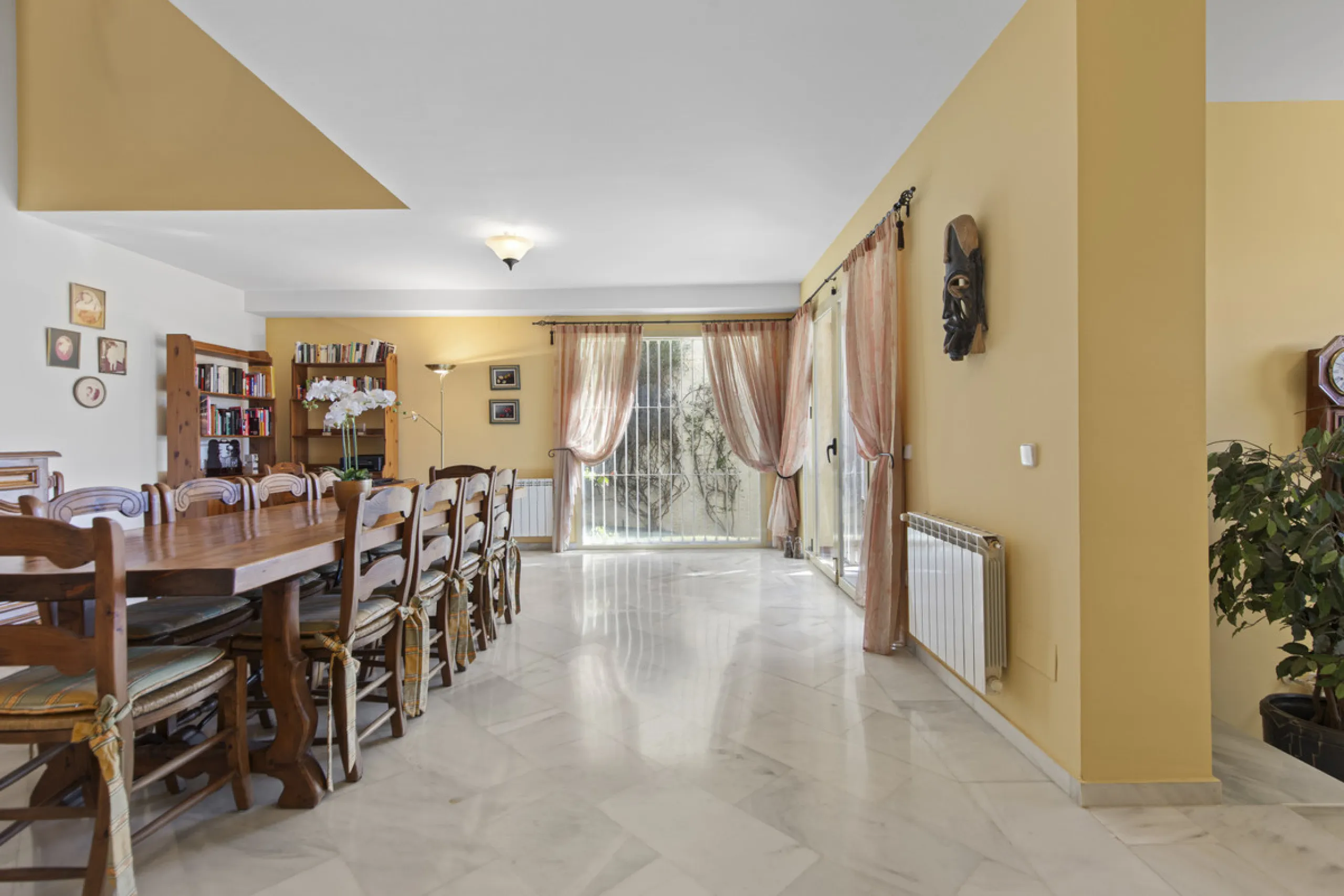 This beautifully presented villa is set within a small, secure gated community, offering privacy, peace of mind, and a wonderful sense of exclusivity. Boasting beautiful sea and golf views, the property enjoys a tranquil setting while remaining convenient