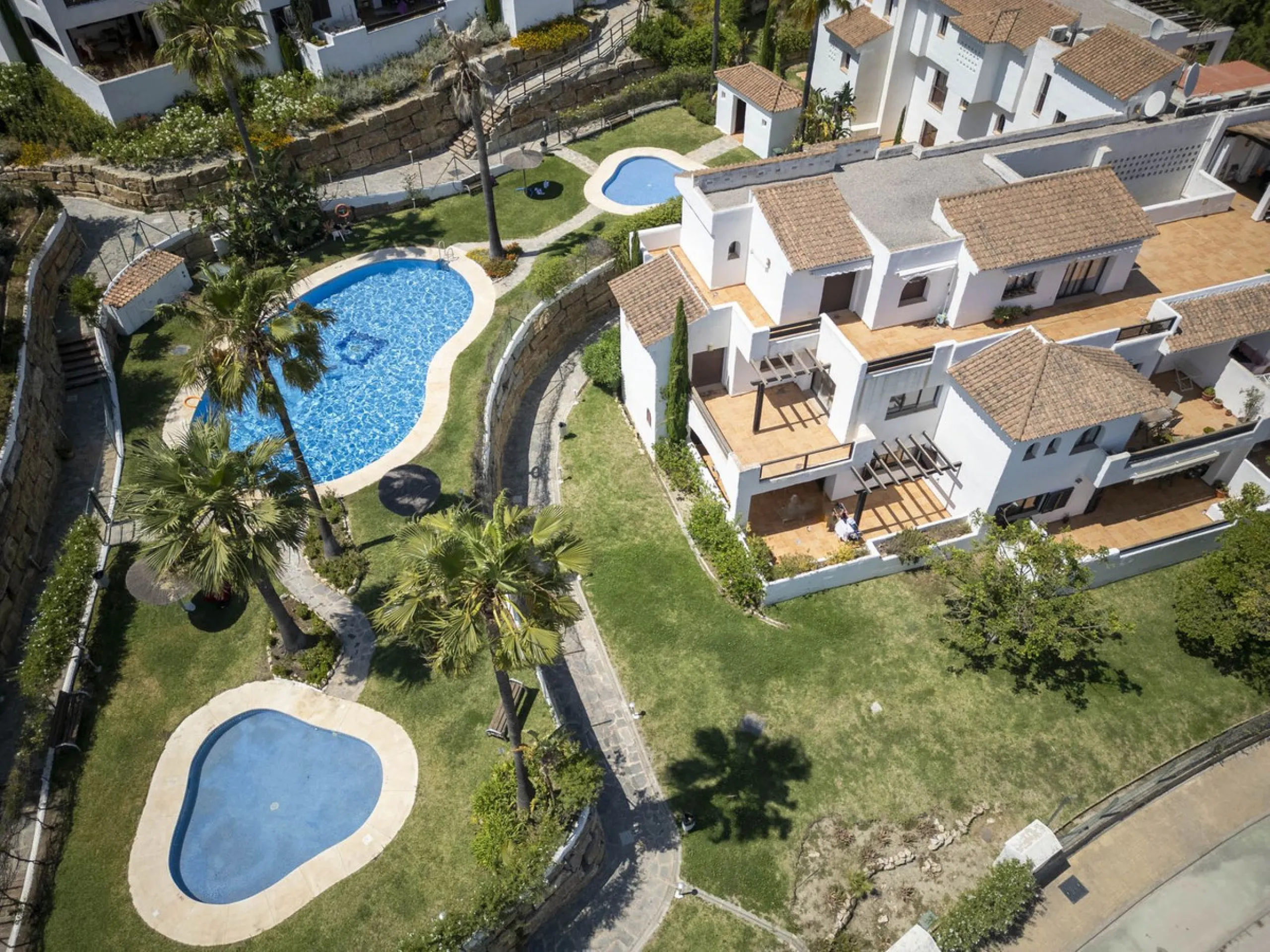 BRIGHT APARTMENT WITH TERRACE AND SEA VIEWS