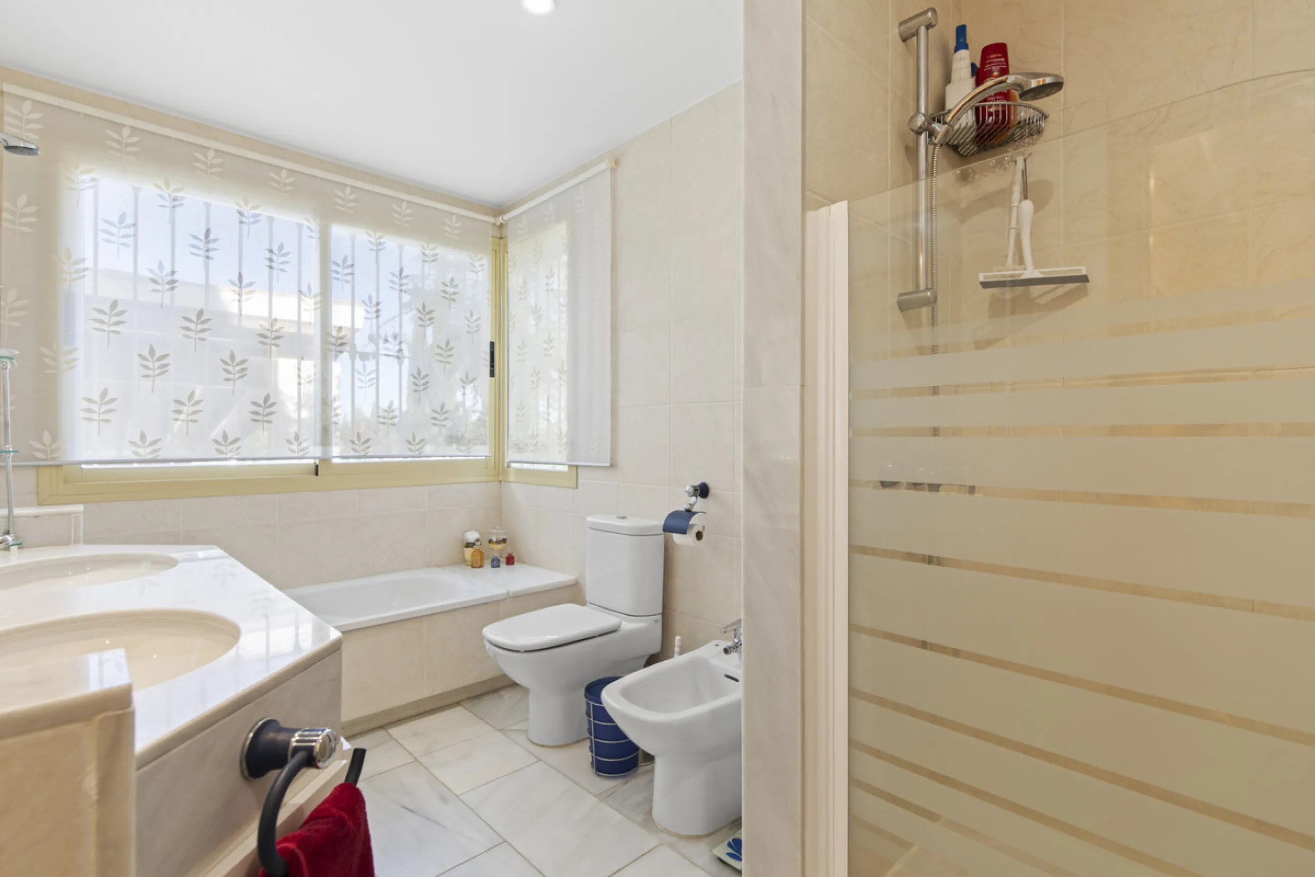 This beautifully presented villa is set within a small, secure gated community, offering privacy, peace of mind, and a wonderful sense of exclusivity. Boasting beautiful sea and golf views, the property enjoys a tranquil setting while remaining convenient